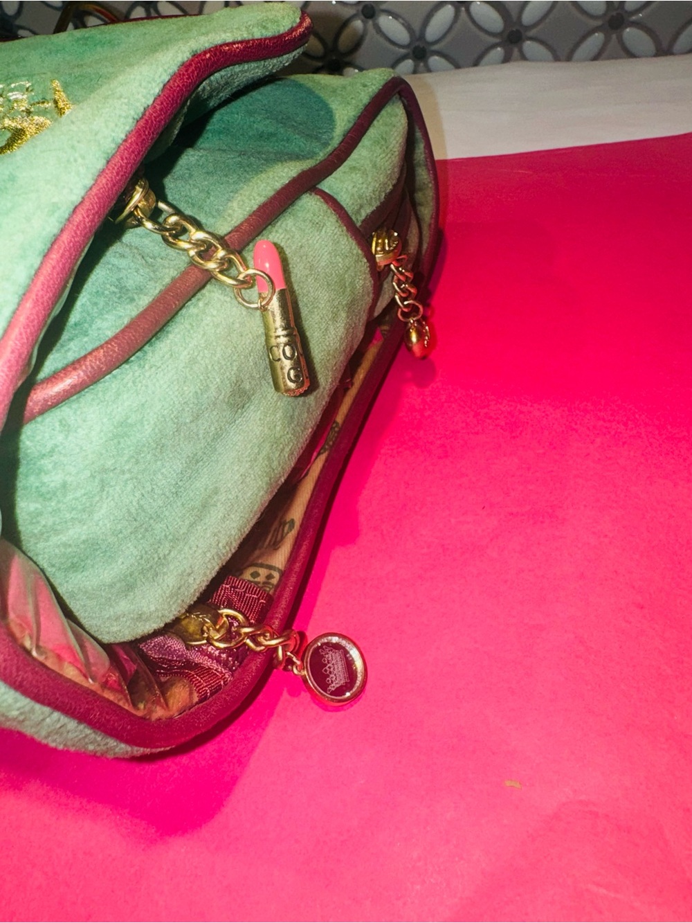 👑 VTG Y2K Juicy Couture Green Velour Hanger Makeup Bag • Real Juicy Princess - Picture 5 of 11